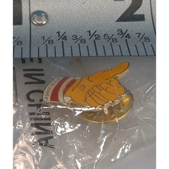 Vintage McDonalds Employee One Year Thumbs up‎ Pin In Original Bag - Picture 4 of 4